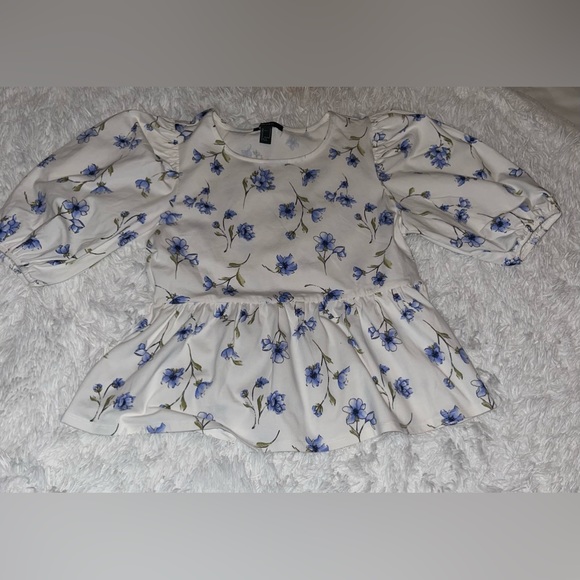 New Forever 21 floral stretchy shirt. Size M. - Picture 4 of 4